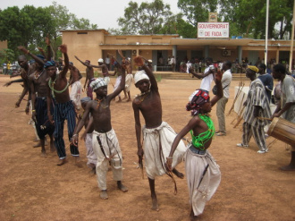 04 La Danse Devant Le Gouvernorat